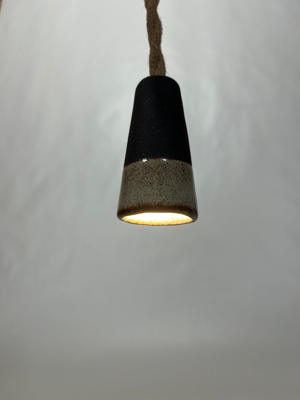 Mini 12-24V viseči element iz črne kamenine