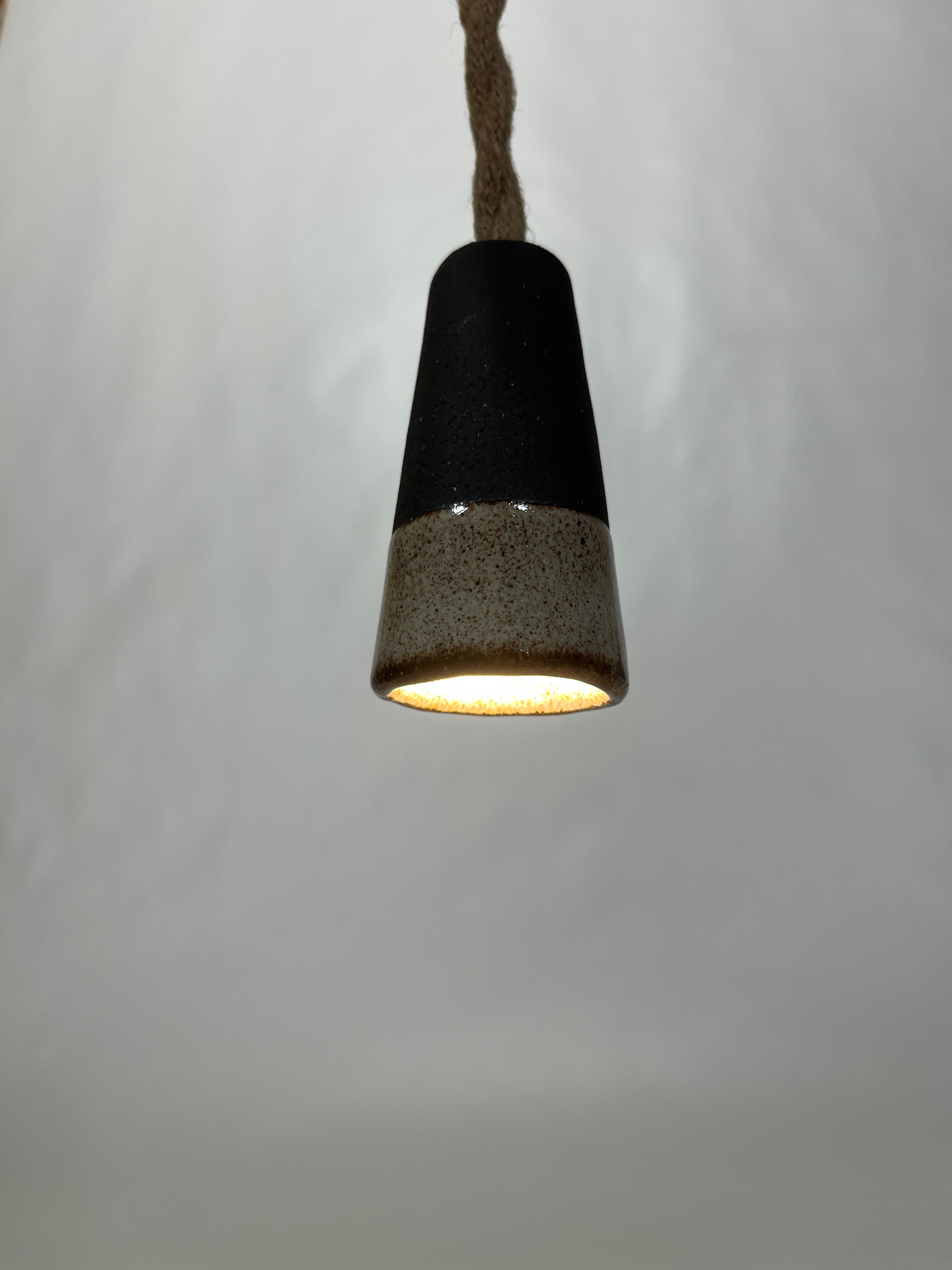 Mini 12-24V viseči element iz črne kamenine