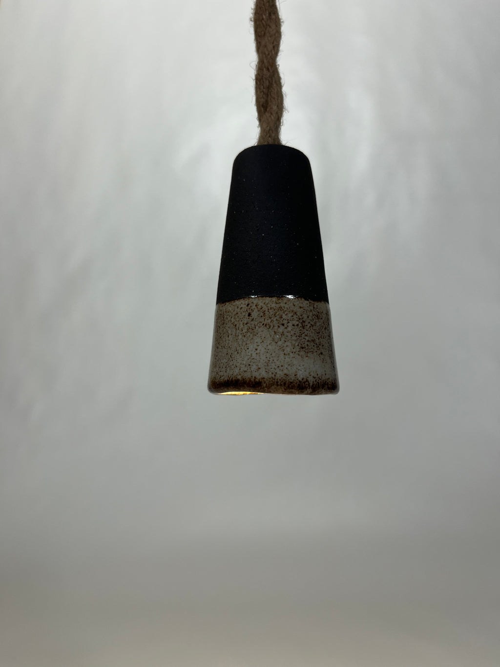 Mini 12-24V viseči element iz črne kamenine